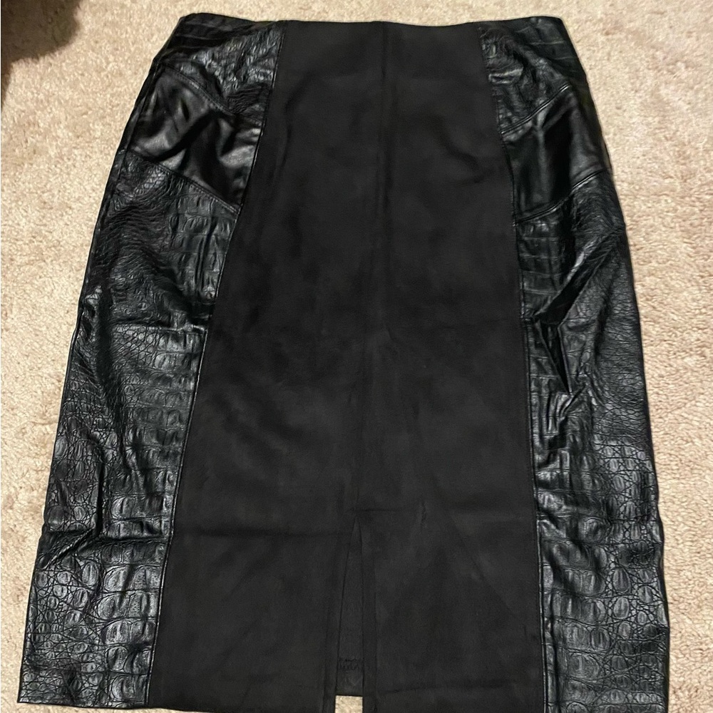 Vegan leather and suede pencil skirt. Black. Small